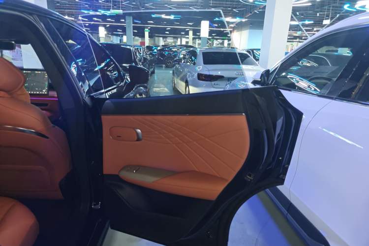 Used  S07 2023 200Max Range-Extended Version
