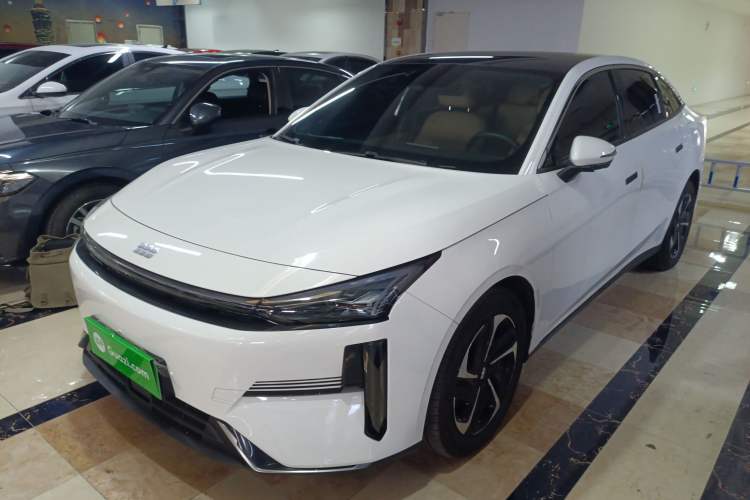 Used  L6 2023 125km MAX
