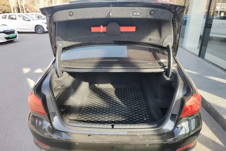 Used BMW 5 Series 2018 Facelifted 530Li Luxury Edition Premium Package
