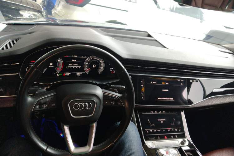 Used Audi Q7 2020 55 TFSI quattro S line sports model
