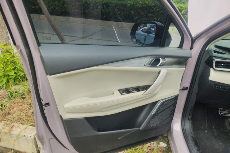 Used Lynk & Co 06 2021 1.5T Shero Pink Special Edition
