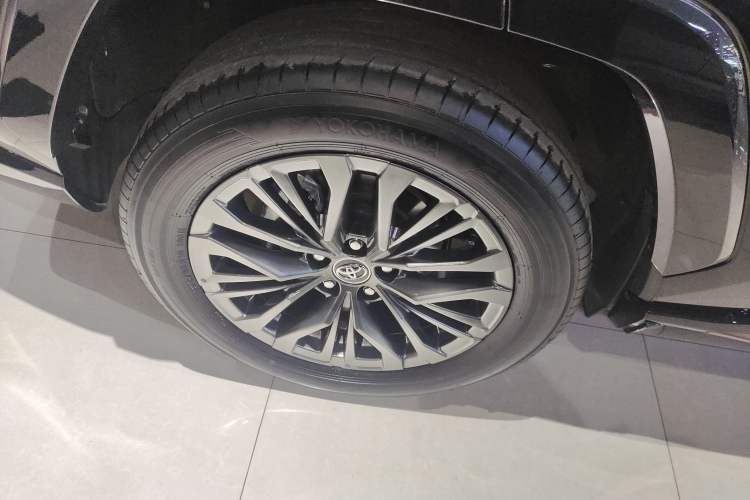 Used Toyota Wildlander 2024 2.0L CVT 4x4 Luxury PLUS Edition