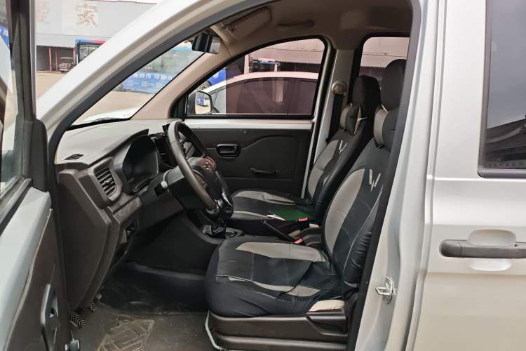 Used Wuling Hongguang V 2019 1.5L Base Version China VI LAR