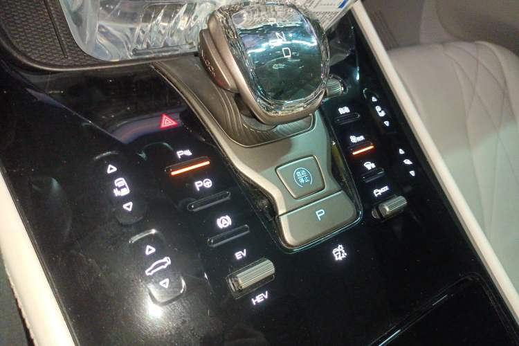 Used Denza D9 2022 DM-i 970 Four-Wheel Drive Flagship Model