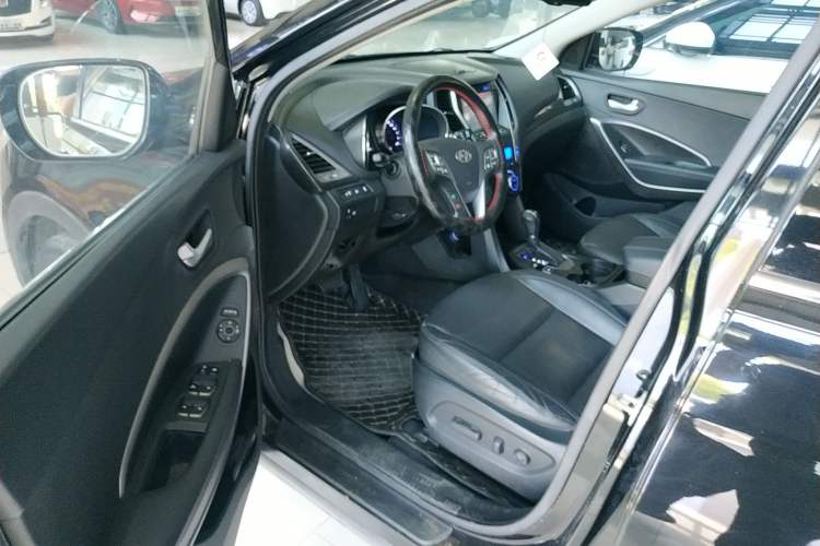 Used Hyundai Santa Fe 2013 2.4L Automatic Two-Wheel Drive Smart Version