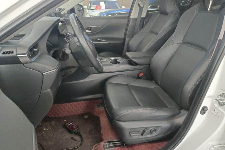 Used Toyota Venza 2023 2.5L Smart Electric Hybrid Dual-Drive Prestige Version
