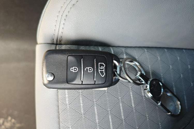 Used Ford Transit 2023 2.0T Diesel Manual Commercial & Travel Version Mid-axle Medium Roof 7/8/9-Seater
