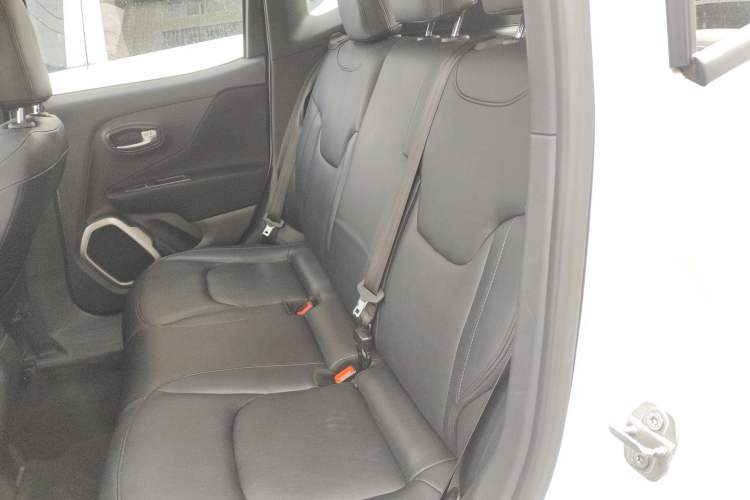 Used  Renegade 2018 Connected Large Screen Version 180T Automatic High-Energy Edition