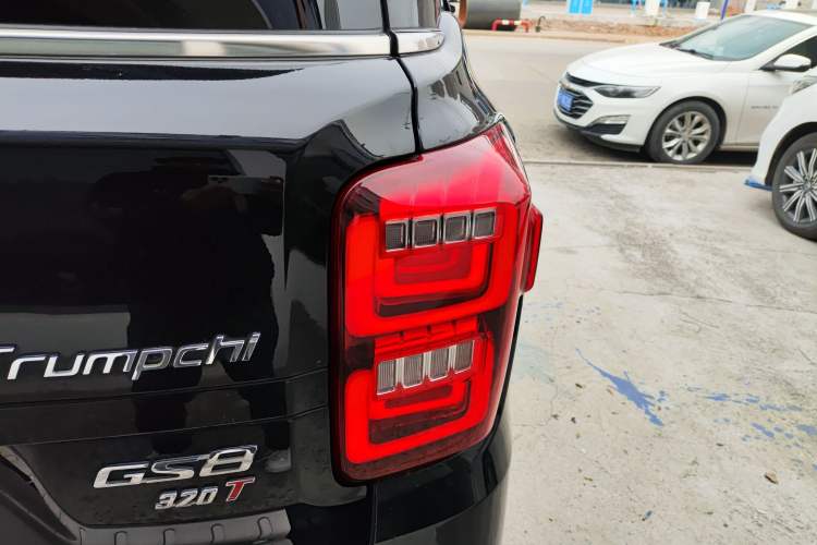 Used GAC Trumpchi GS8 2017 320T Two-Wheel Drive Luxury Smart Connectivity Version (7 Seats)
