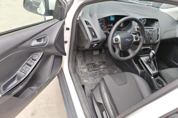 Used Ford Focus 2012 Hatchback 1.6L Automatic Fashion Edition
