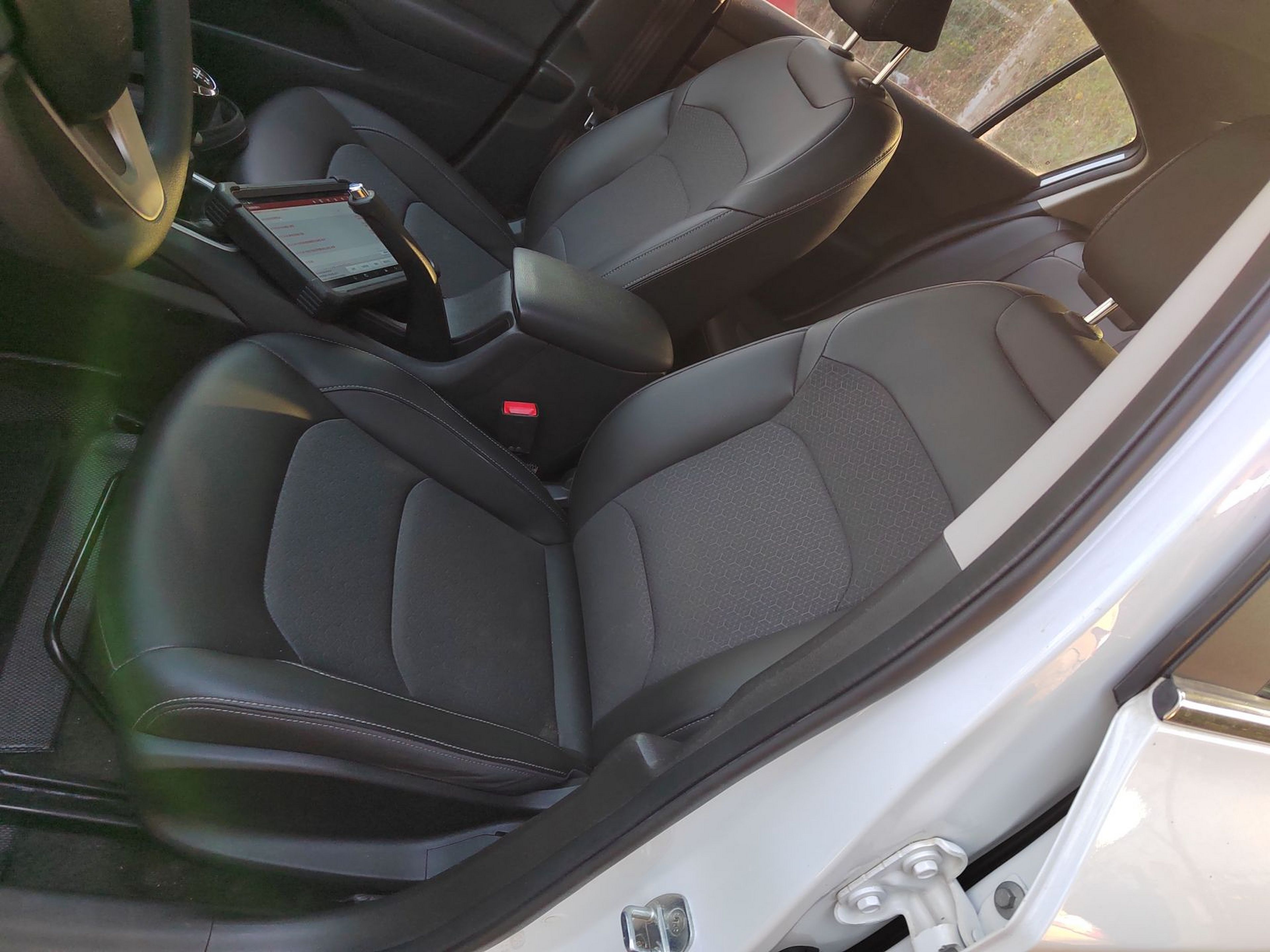 Переднее сиденье в автомобиле