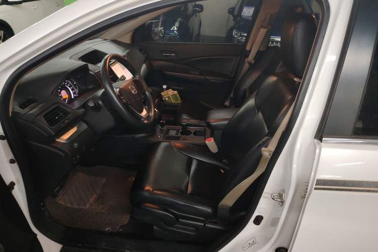 Used Honda CR-V 2015 2.0L two-wheel drive urban version
