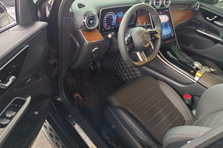 Used Mercedes-Benz GLC 2023 GLC 300 L 4MATIC Dynamic Edition 5-seater
