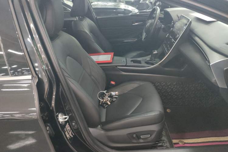 Used Toyota Avalon 2019 2.5L Touring Premium Version China VI Standard