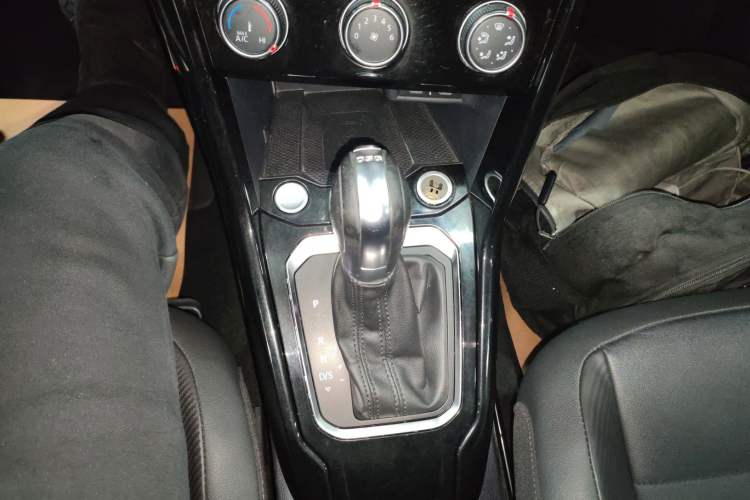 Used Volkswagen T-ROC 2021 280TSI DSG Two-Wheel Drive Comfort Connect Edition