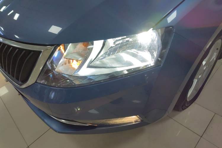 Used Skoda Rapid Spaceback 2018 1.6L Automatic Comfort Edition
