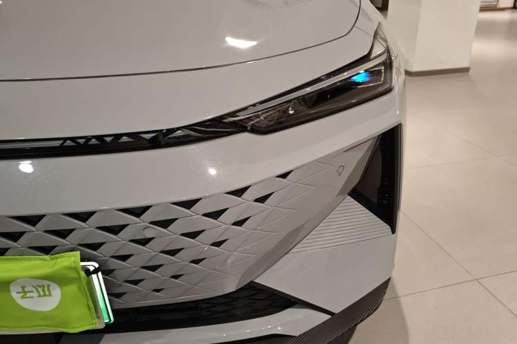 Used Changan UNI-V iDD 2024 Blue Whale Smart Electric iDD 136km Luxury Model
