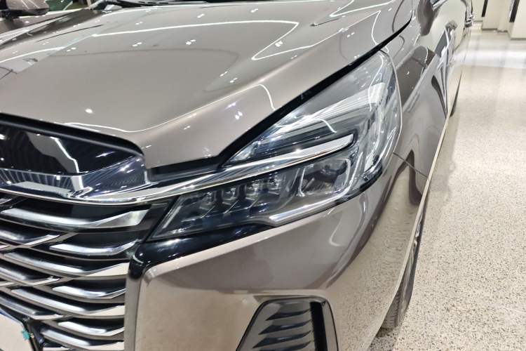 Used Buick GL8 2023 Land Executive Class Comfort Model
