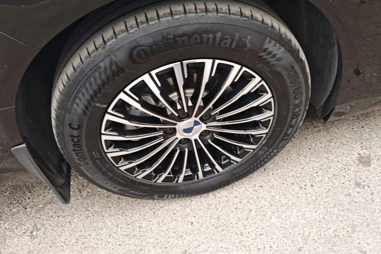 Used Denza D9 2025 DM-i Smart Drive 1020 Four-Wheel Drive Premium Model