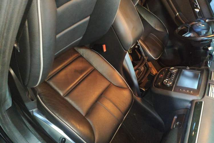 Used Mercedes-Benz R-Class 2014 R 320 4MATIC Luxury Model
