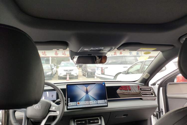 Used BYD Qin L 2025 DM-i Smart Drive 120KM Excellence Model
