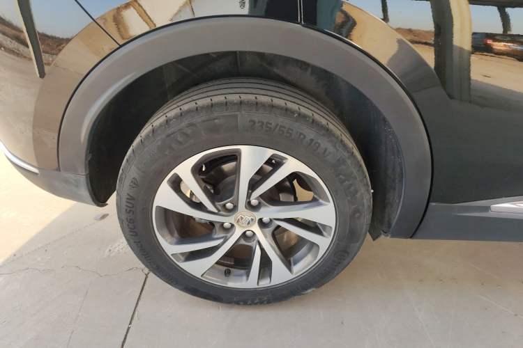 Used Buick Envision 2022 Encore S 552T Two-Wheel-Drive Luxury Model
