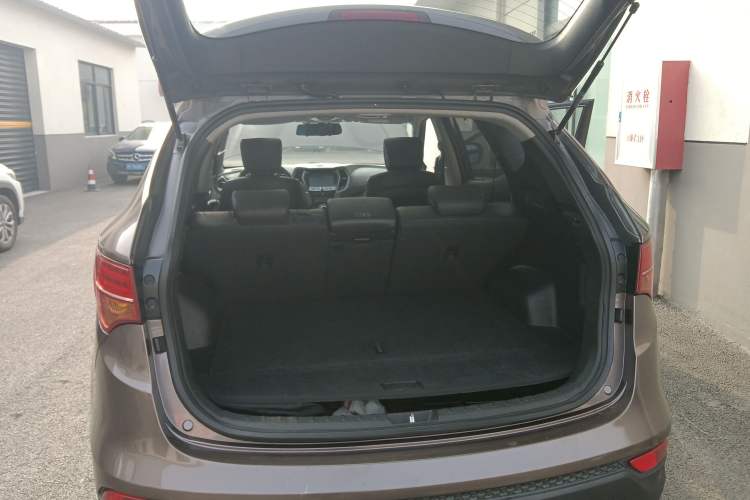 Used Hyundai Santa Fe 2013 2.4L Automatic Two-Wheel Drive Smart Version
