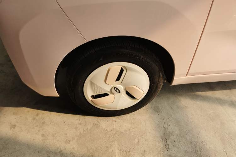 Used Chery QQ Ice Cream 2022 120km Milkshake Phosphate Lithium-Iron
