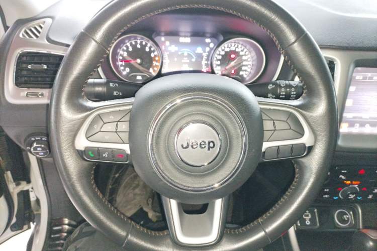 Used  Compass 2017 200T Automatic Family Edition
