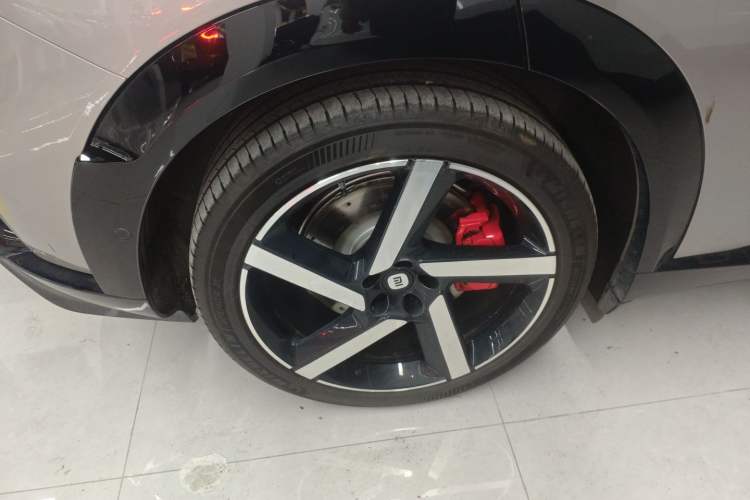 Used  YU7 2025 Ultra-Long Range High-Performance All-Wheel-Drive Max Edition
