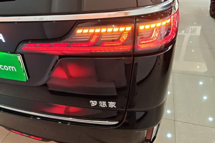 Used VOYAH Dream 2025 PHEV Four-Wheel-Drive Flagship Kunpeng Edition
