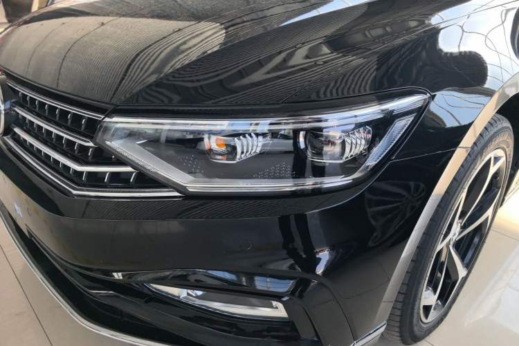 Used Volkswagen Magotan 2023 2 Million Units Limited Edition 330TSI DSG Leading Version