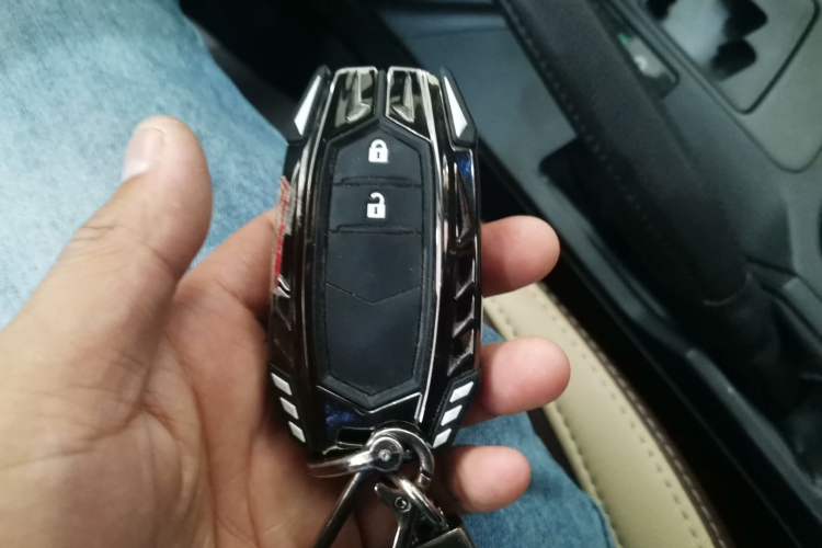 Used Toyota RAV4 2016 2.0L CVT Two-Wheel Drive Fashion Edition China V Standard
