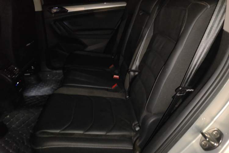 Used Volkswagen Tiguan L 2019 330TSI Automatic Two-Wheel Drive Smart Luxury Version China VI Standard
