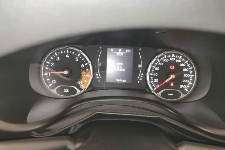 Used  Renegade 2019 220T Automatic Leading Edition