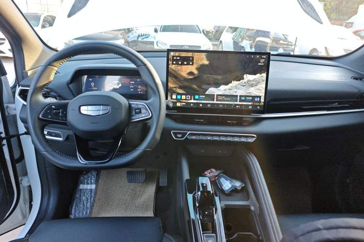 Used Geely Auto Coolray 2025 Bin Yue L 1.5T DCT Starlight Edition
