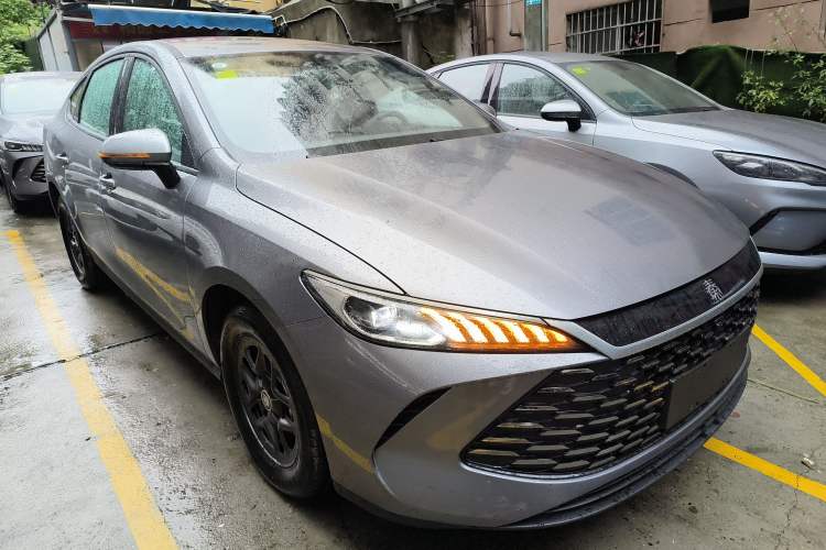 Used BYD Qin PLUS 2025 DM-i Smart Drive 55KM Leading Model
