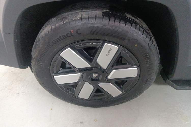 Used  G318 2024 Four-Wheel-Drive Air Suspension Model