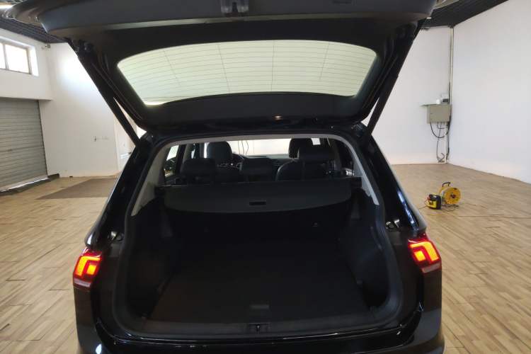 Used Volkswagen Tiguan L 2019 Revised 330TSI Automatic Two-Wheel Drive Smart & Luxury Edition China VI Standard
