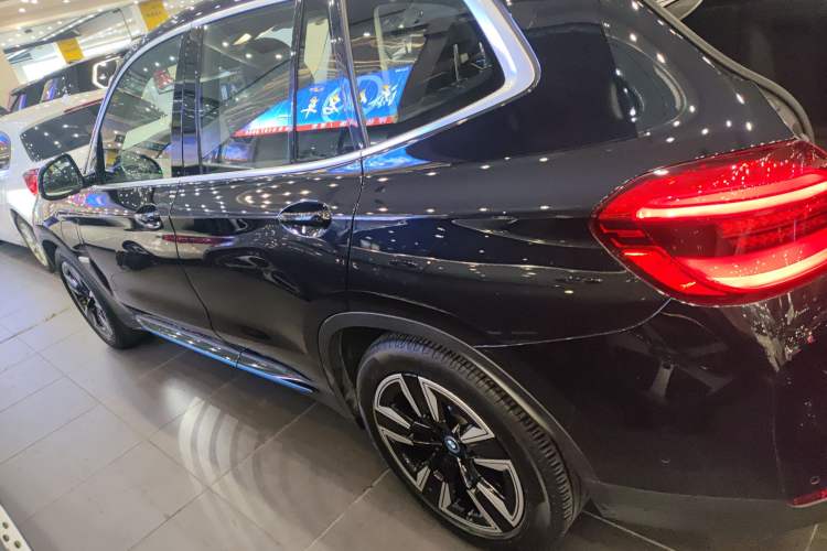 Used BMW iX3 2021 Updated Leading Edition
