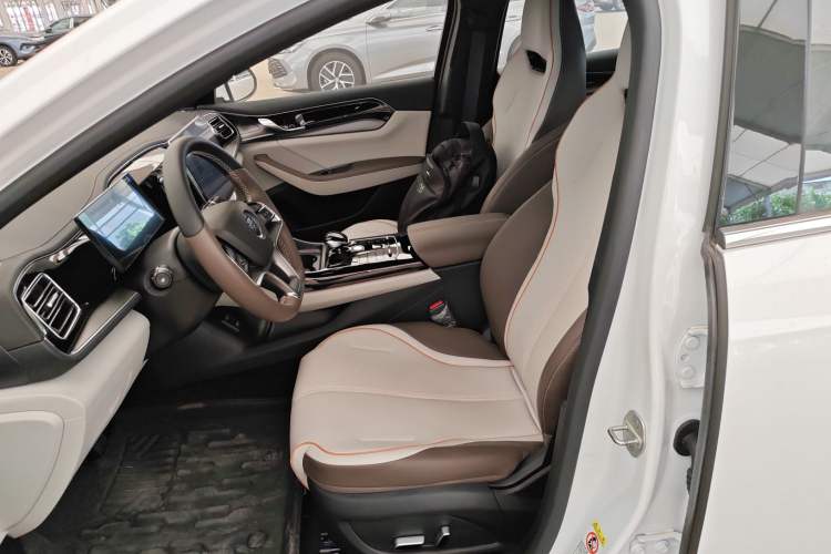 Used BYD Qin PLUS 2024 HONOR Edition DM-i 120KM Excellence Model
