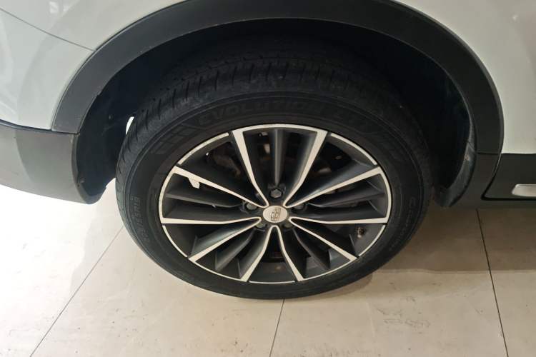 Used Geely Auto Emgrand X7 Sport 2018 1.8TD Automatic Two-Wheel Drive ZhiZun Model with 4G Connectivity