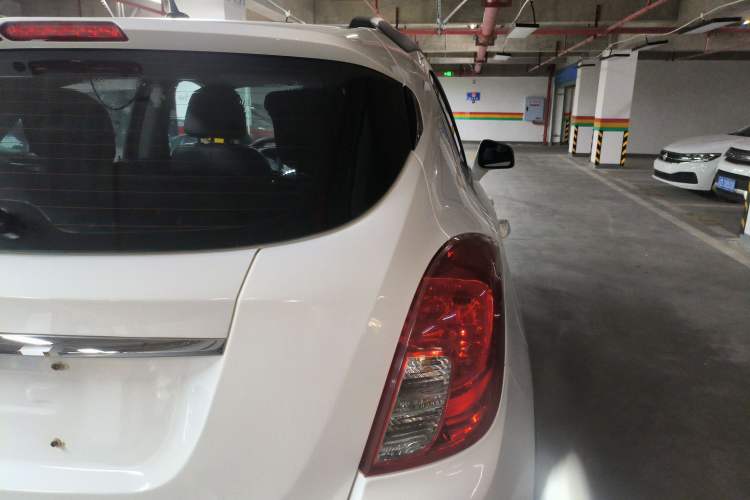 Used Buick Encore 2015 1.4T Automatic Two-Wheel Drive Urban Elite Version
