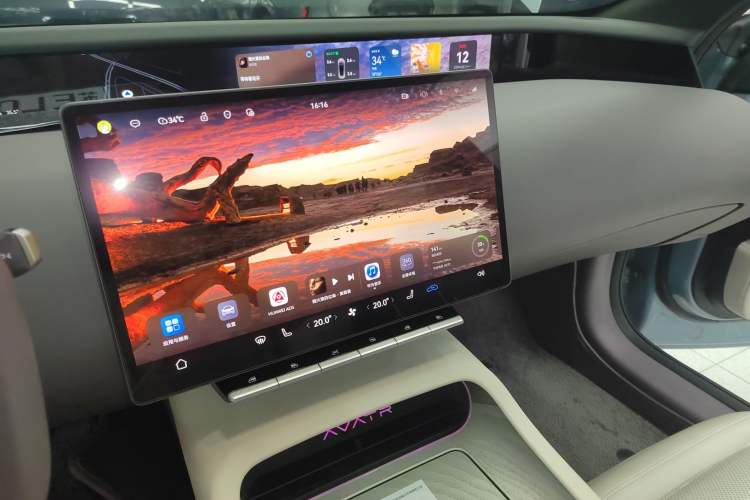 Used  12 2023 700 Three-Laser Rear-Wheel Drive Luxury Edition
