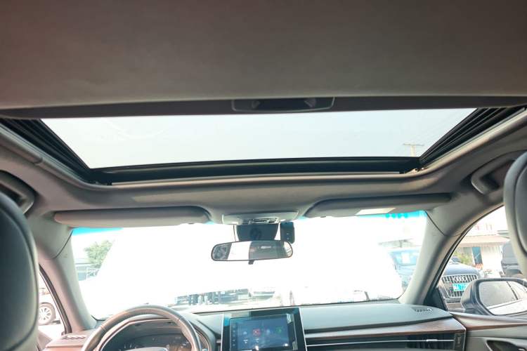 Used Toyota Avalon 2023 2.0L Premium Edition
