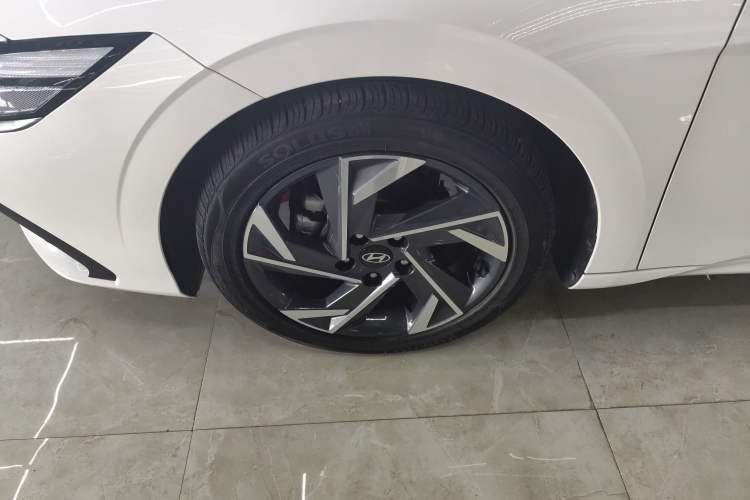 Used Hyundai Elantra 2023 1.5L CVT LUX Prestige Edition
