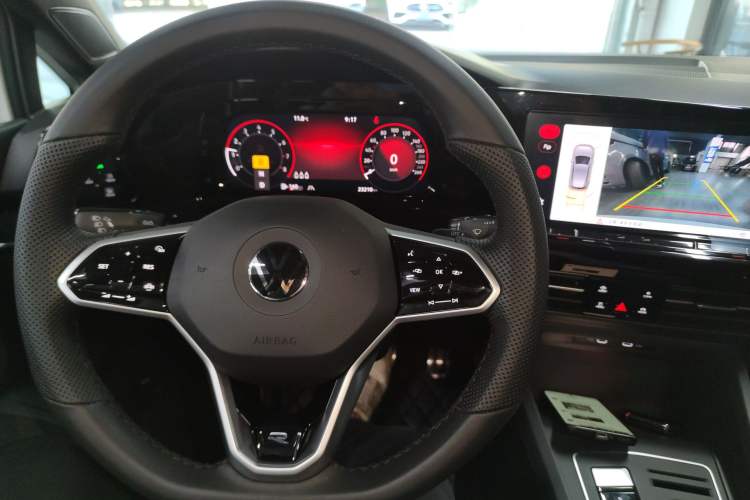 Used Volkswagen Golf 2023 Facelift 280TSI DSG R-Line Lite
