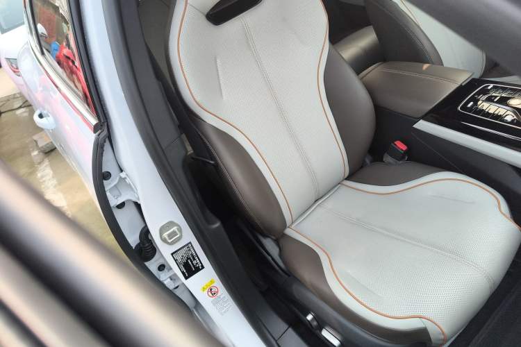 Used BYD Qin PLUS 2024 HONOR Edition DM-i 120KM Excellence Model
