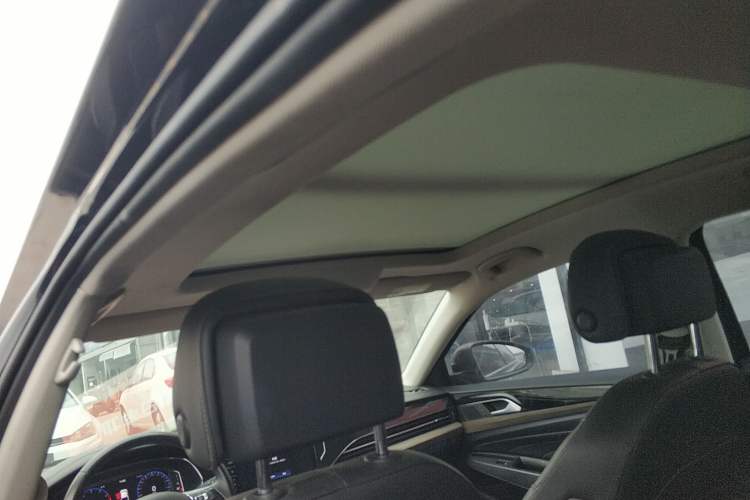 Used Volkswagen Passat 2020 Revised Version 330TSI Luxury Edition China VI Standard
