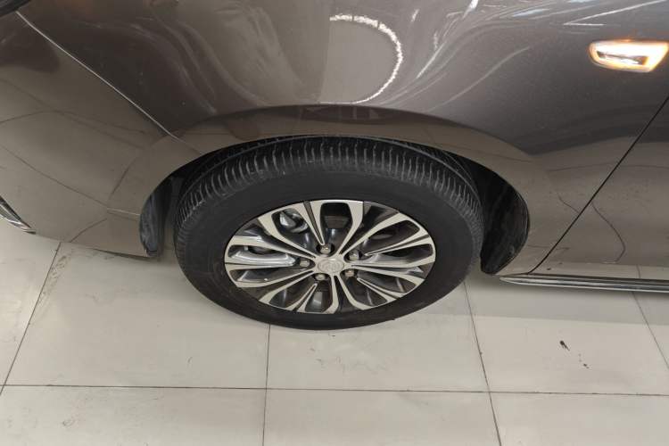 Used Buick GL8 2023 Facelifted Land Cruiser Executive Luxury Version
